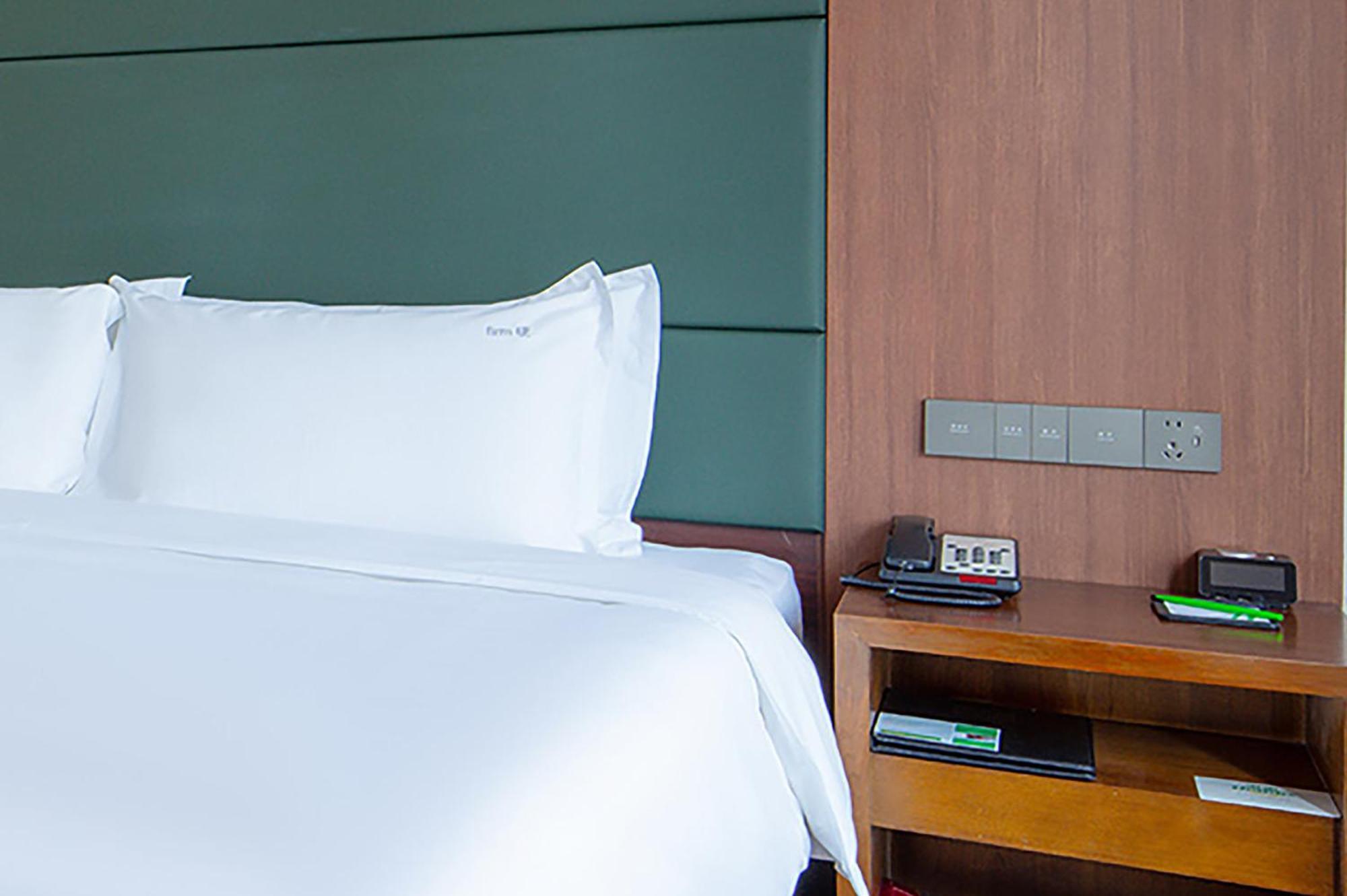 Holiday Inn Qingdao City Center By Ihg - May 4Th Square Exterior foto