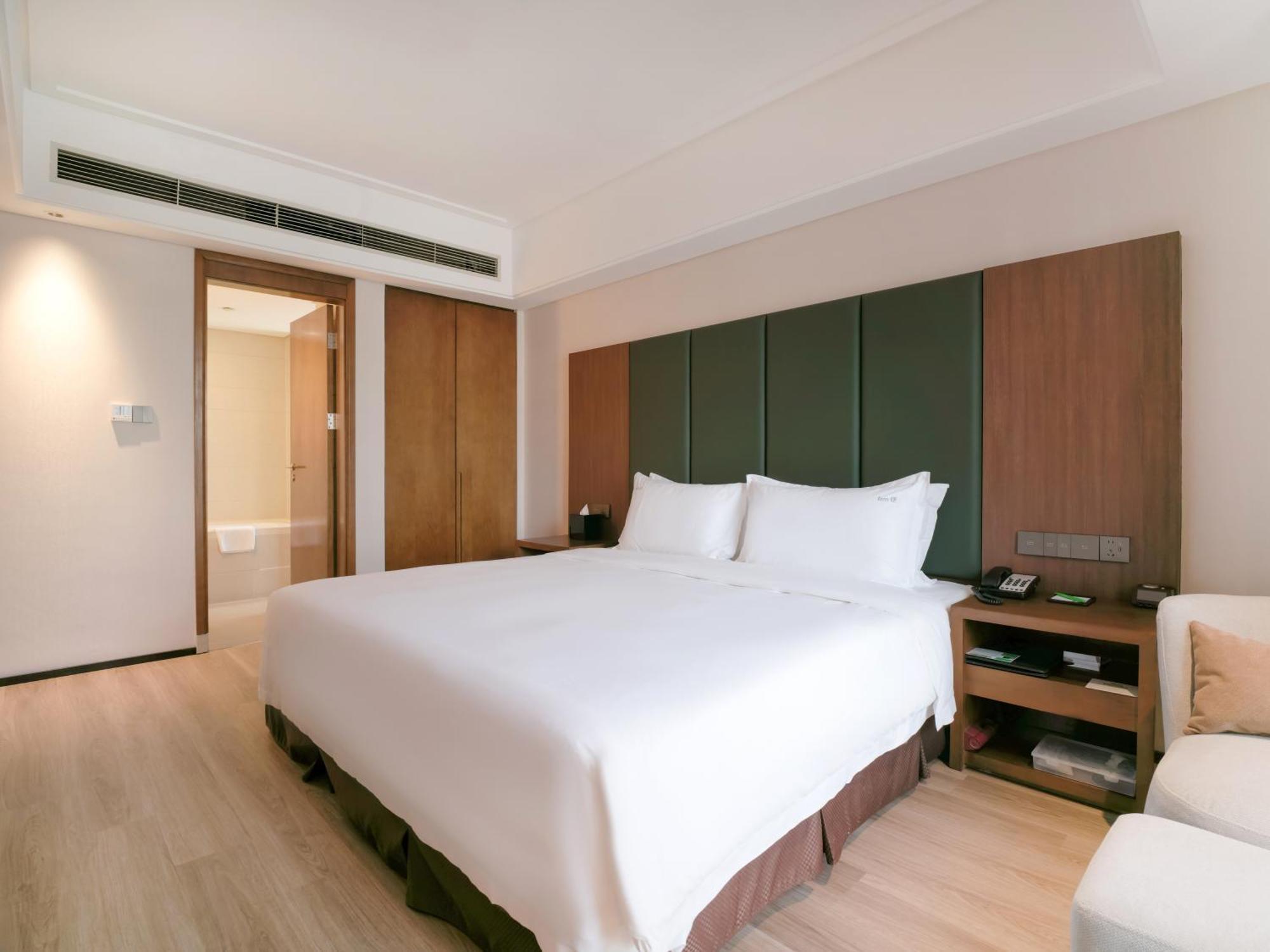 Holiday Inn Qingdao City Center By Ihg - May 4Th Square Exterior foto