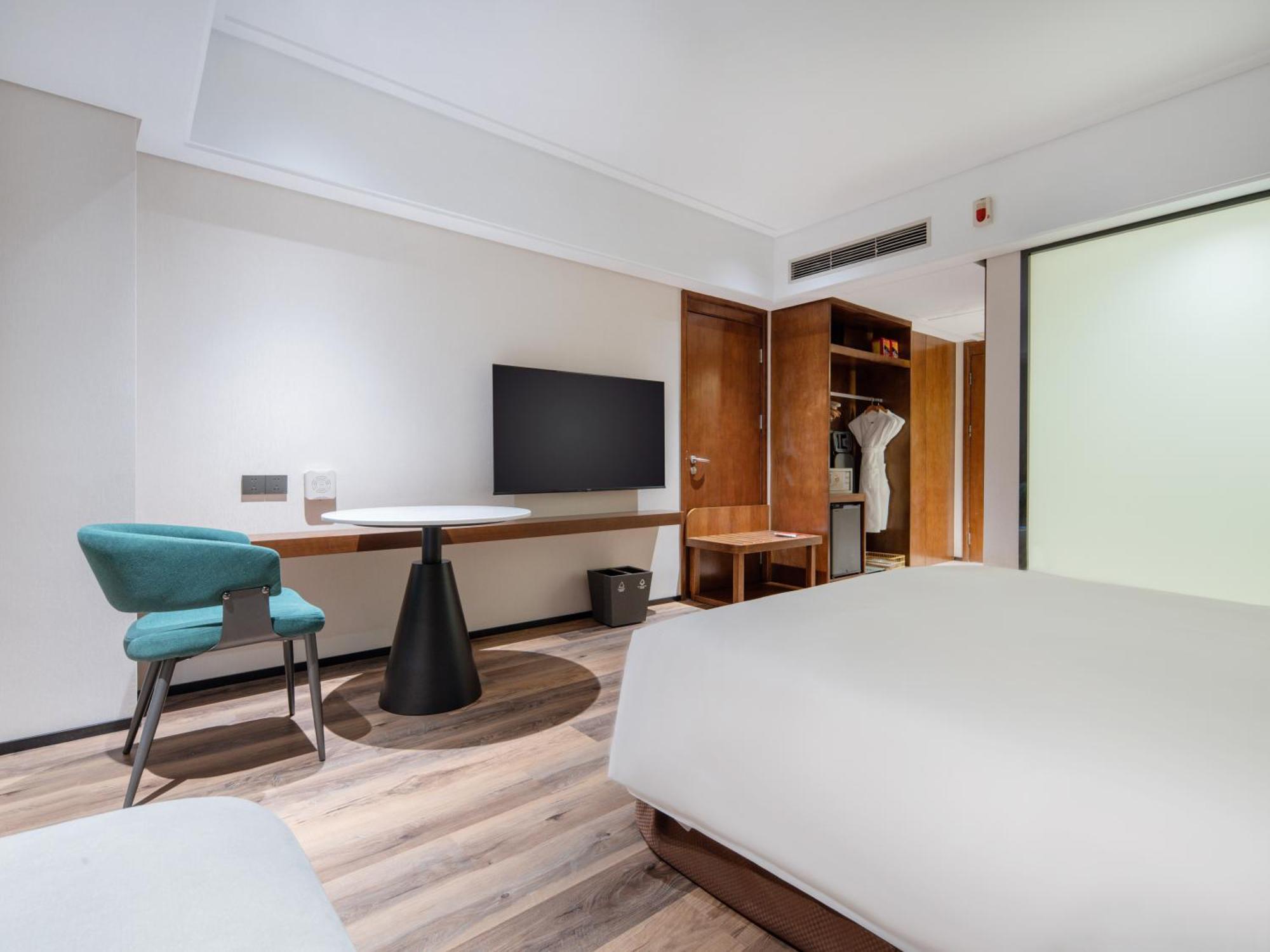 Holiday Inn Qingdao City Center By Ihg - May 4Th Square Exterior foto